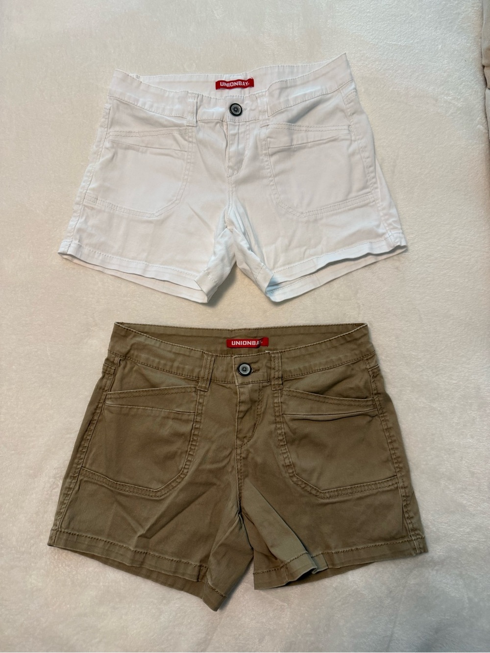 UNIONBAY Women's White and khaki Stretch Cotton Shorts- 2 pairs size junior 7